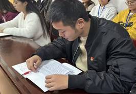 说明: C:/Users/98259/Desktop/学生.jpg学生